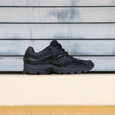 Mens Saucony ProGrid Omni 9 (Black/Noir)