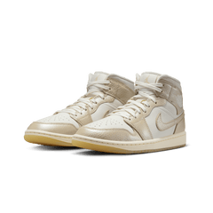 Women's Air Jordan 1 Mid SE "Metallic Team Gold"